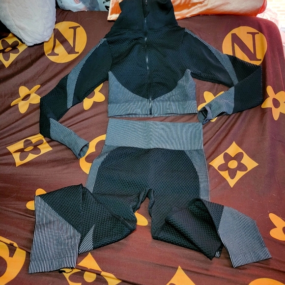 WORK OUT SET - Picture 2 of 8